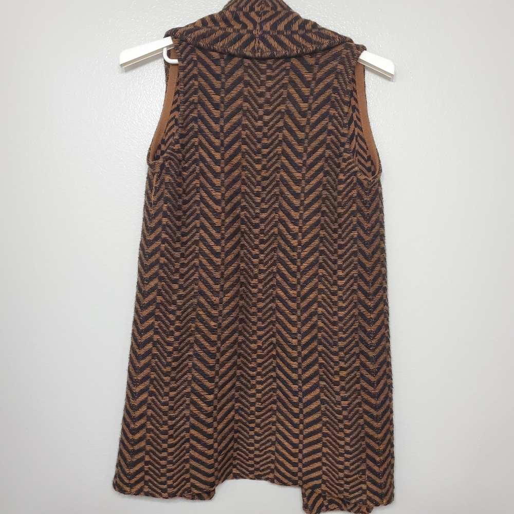 Elizabeth And James Herringbone Shawl Knit Vest View 4